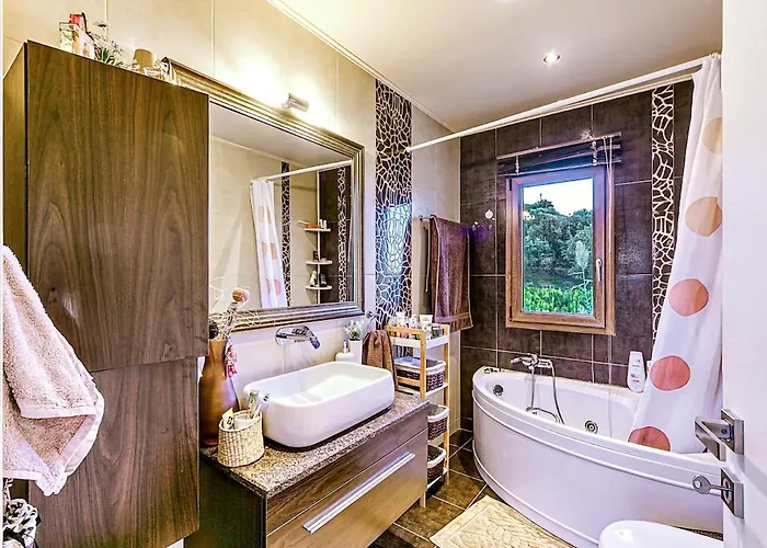 Iriana - Luxury Pool And Breathtaking Views Of Corfu Town Villa Kastania (Corfu)